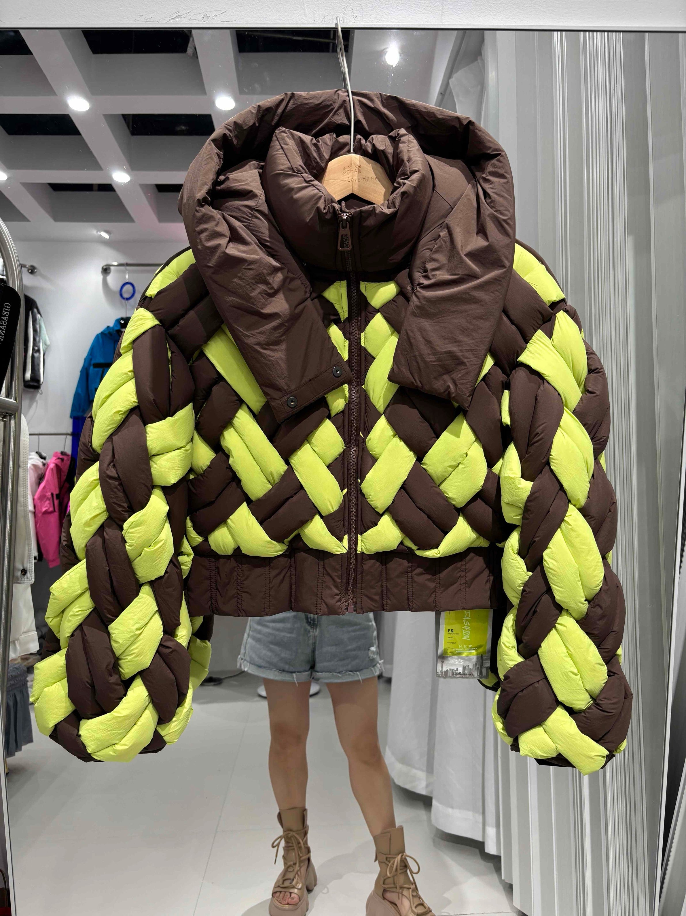 ツイスト ホワイトダックダウンパフジャケット