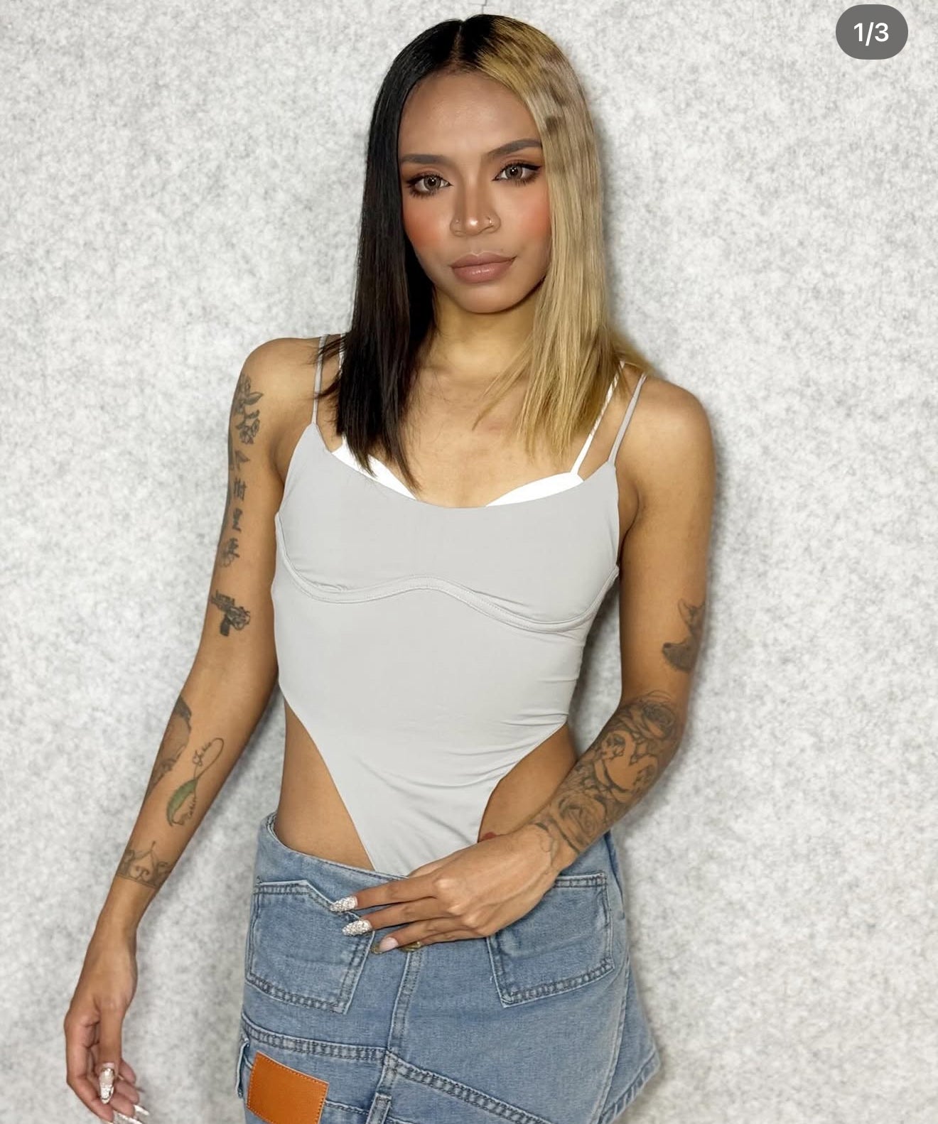 ボディースーツ