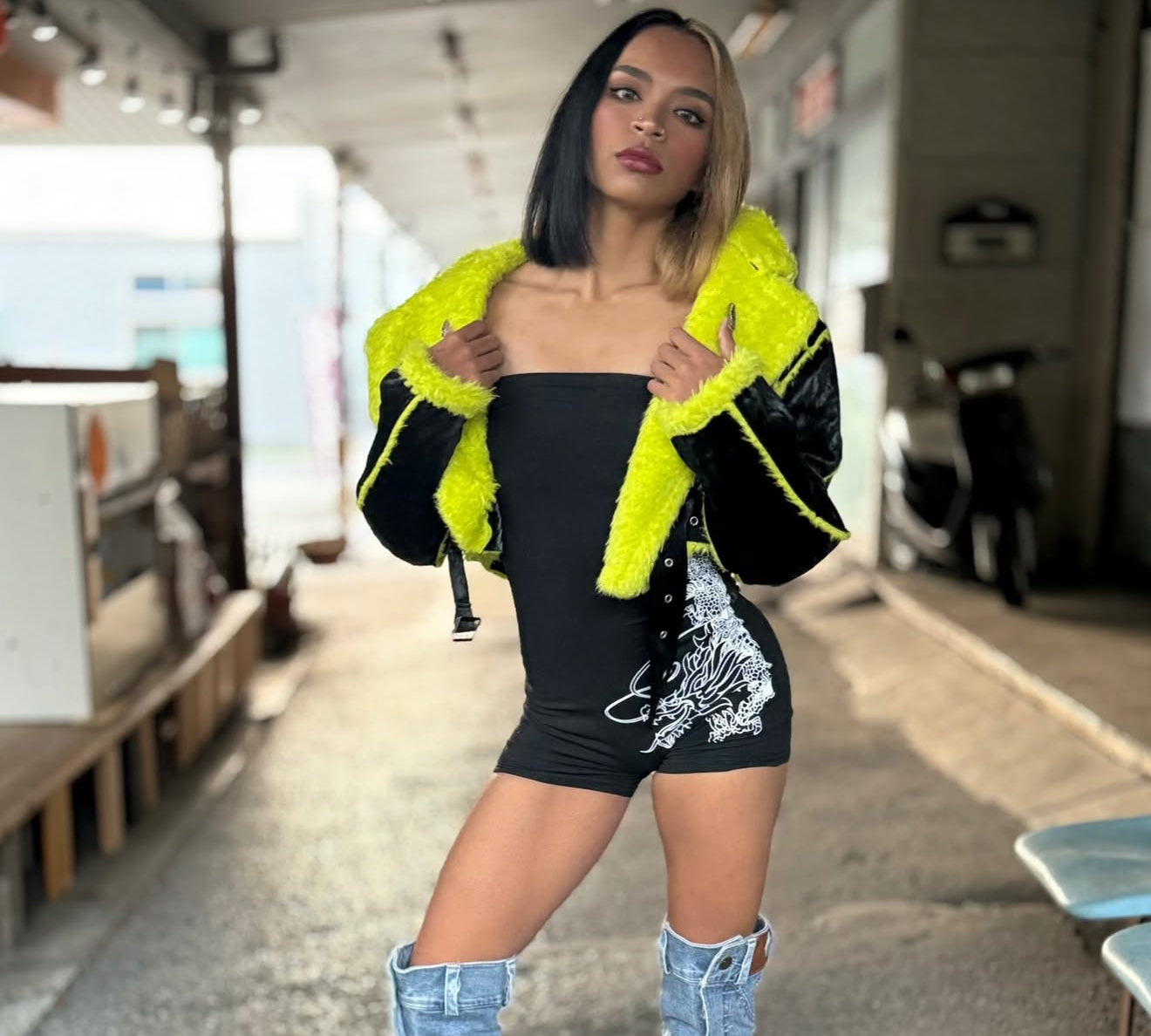 ショートネオンファージャケット