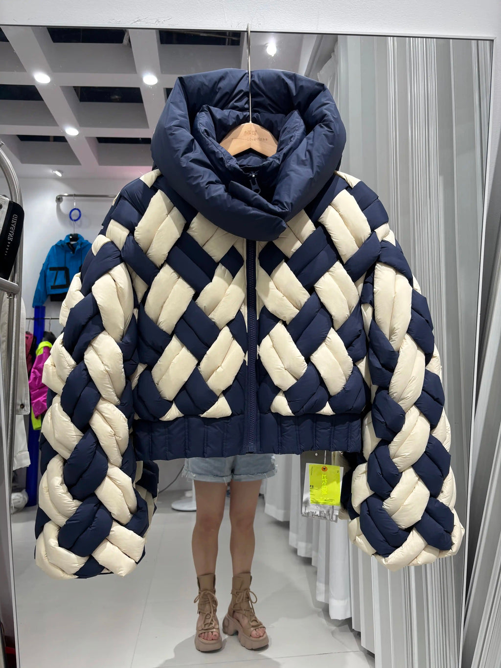 ツイスト ホワイトダックダウンパフジャケット
