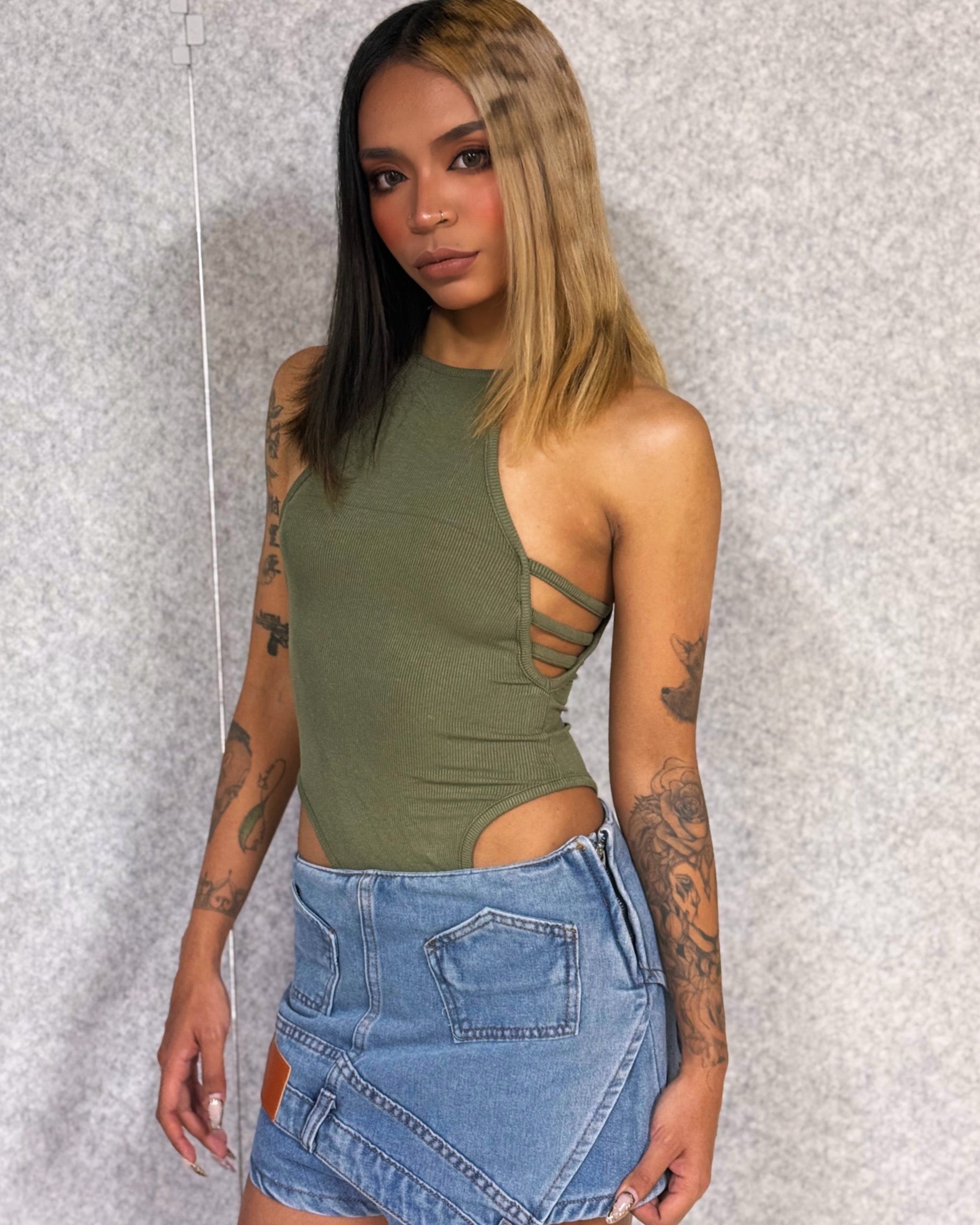 ボディースーツ　プラス　スカート　セット売り